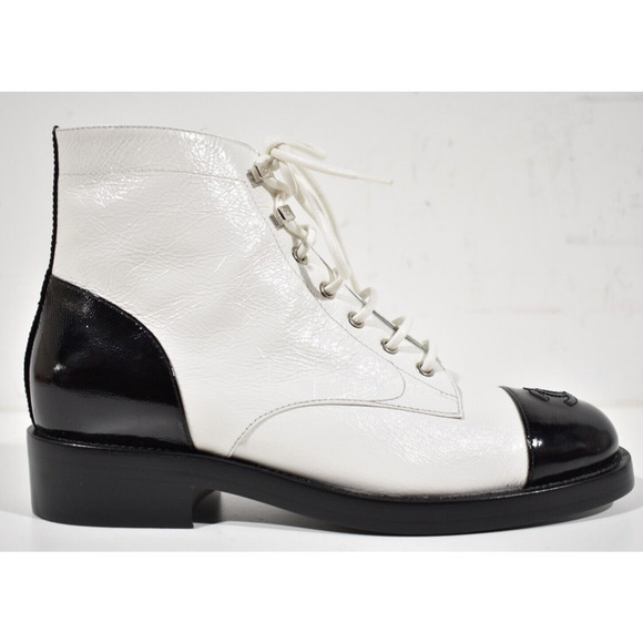 Chanel 21P White Black Crumpled Shiny CC Combat Lace Up Tie Ankle Short Boots 40 - Picture 2 of 12
